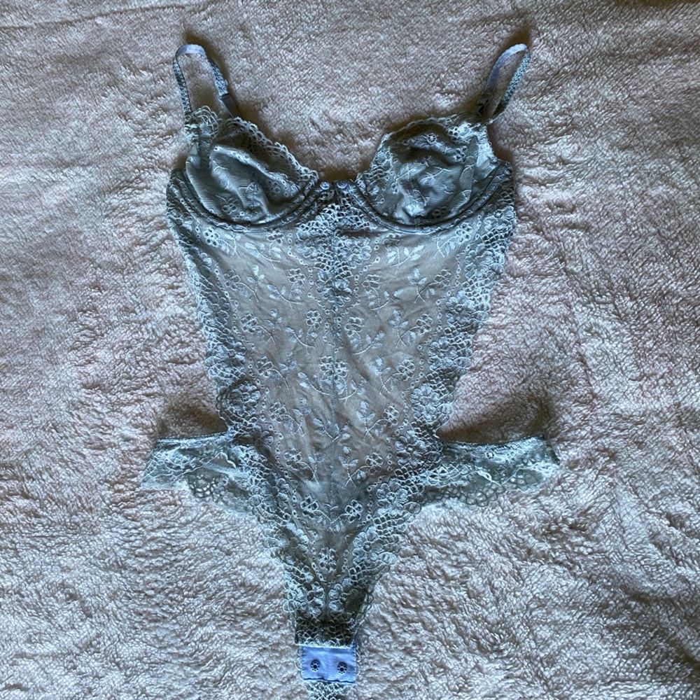 Victoria’s Secret Light Blue Rose Lace Strappy Thong Teddy 36B NWOT